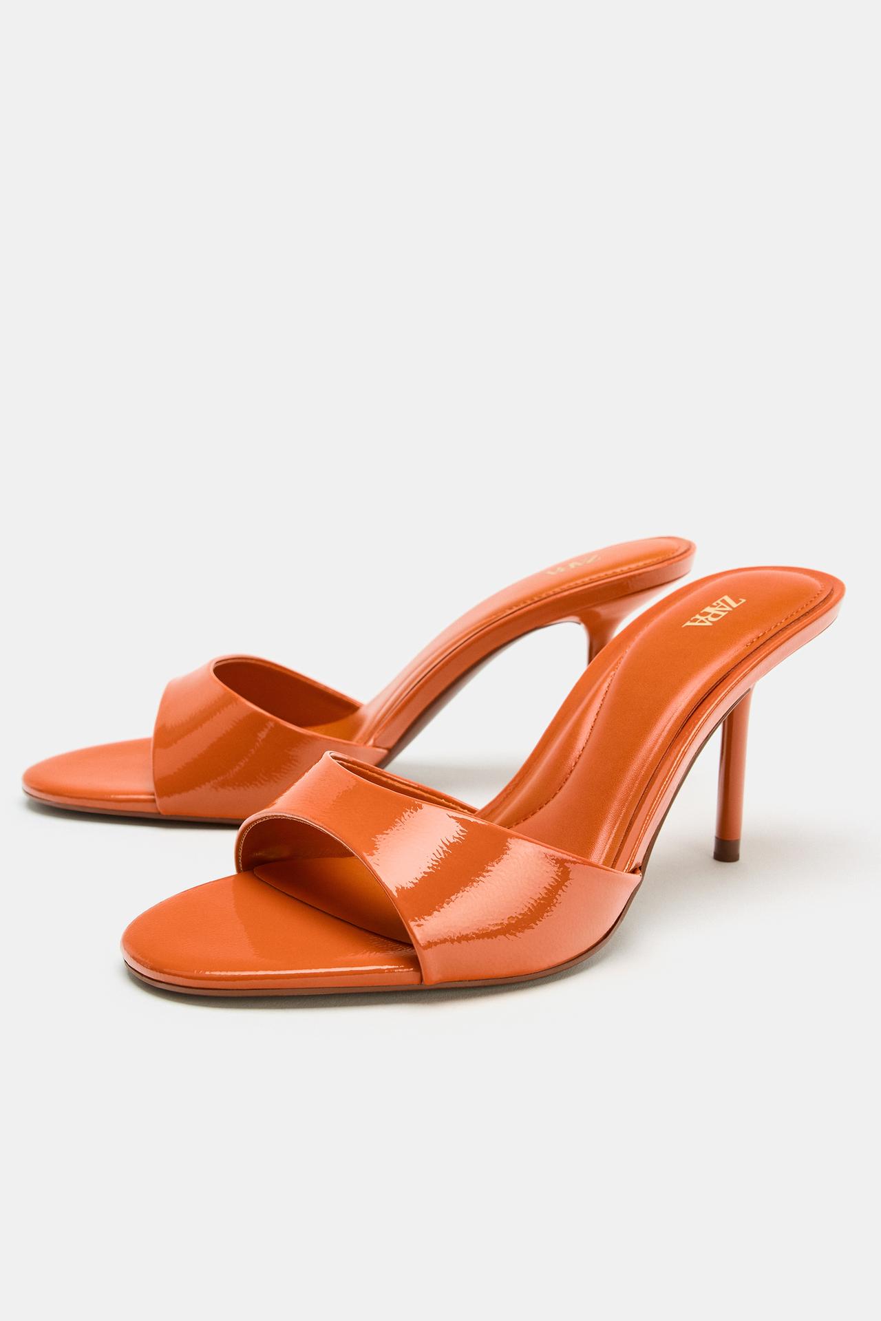 PATENT FINISH HEELED MULE SANDALS
